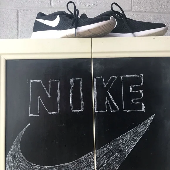 Black w: White swoosh Nike - Picture 2 of 13